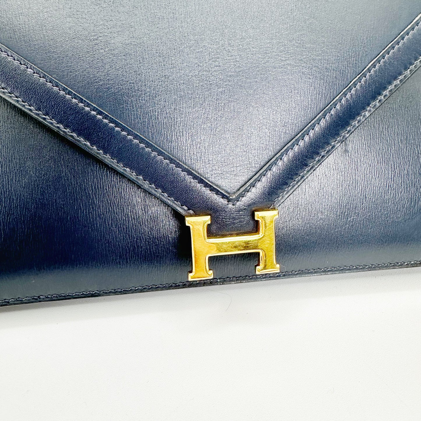 Belle, ⭕H 1978 navy box Lydie with gold hardware