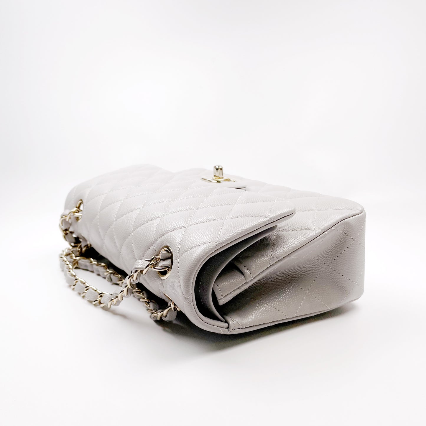 Martina, 21A Small light grey caviar classic flap with LGHW microchipped