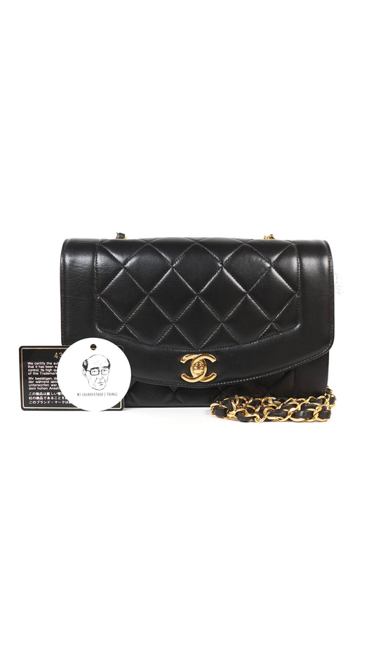 Grethe, 4 series small black lambskin diana with seal and card