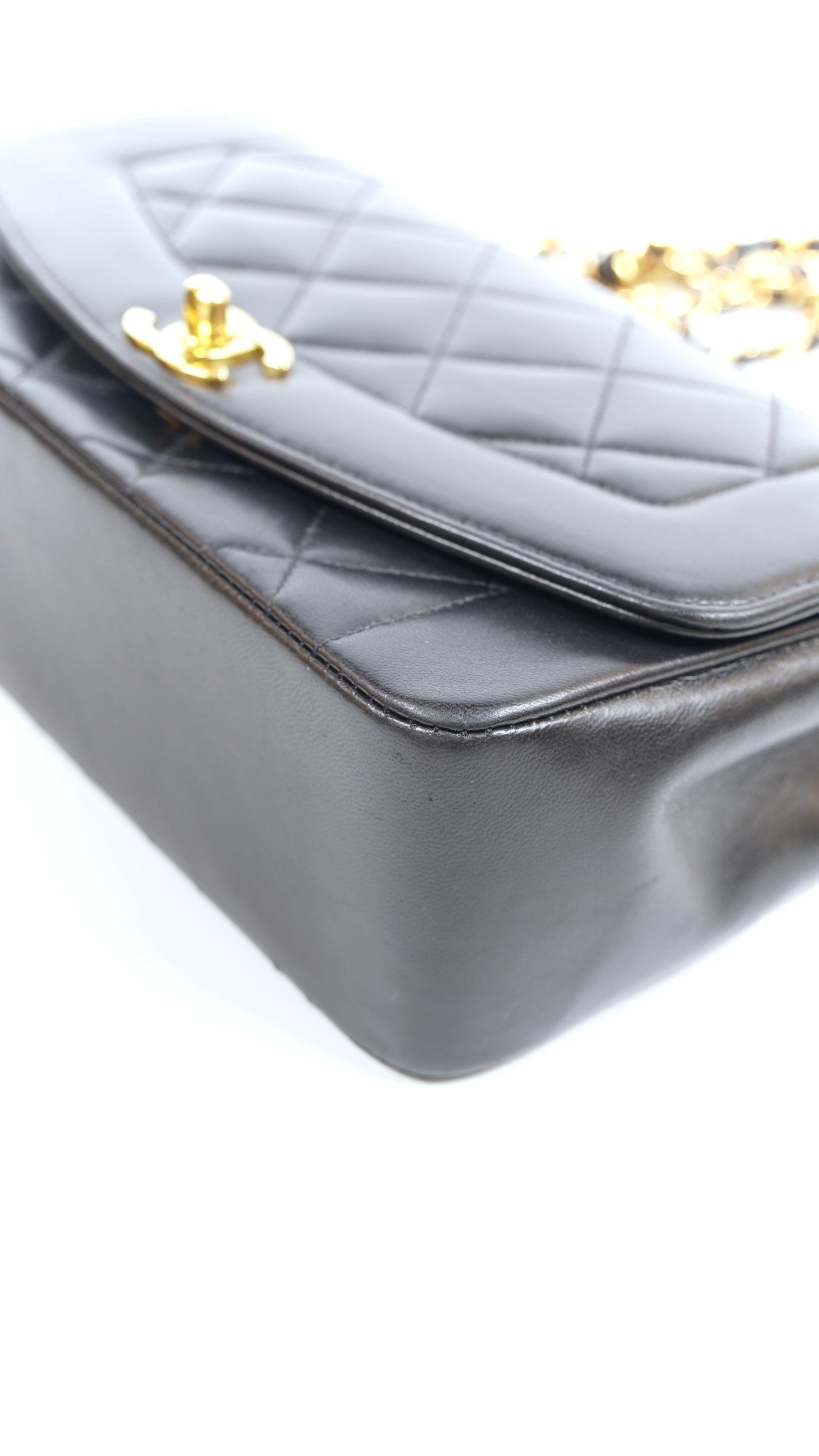 Nilas, 3 series small black lambskin diana with seal and card