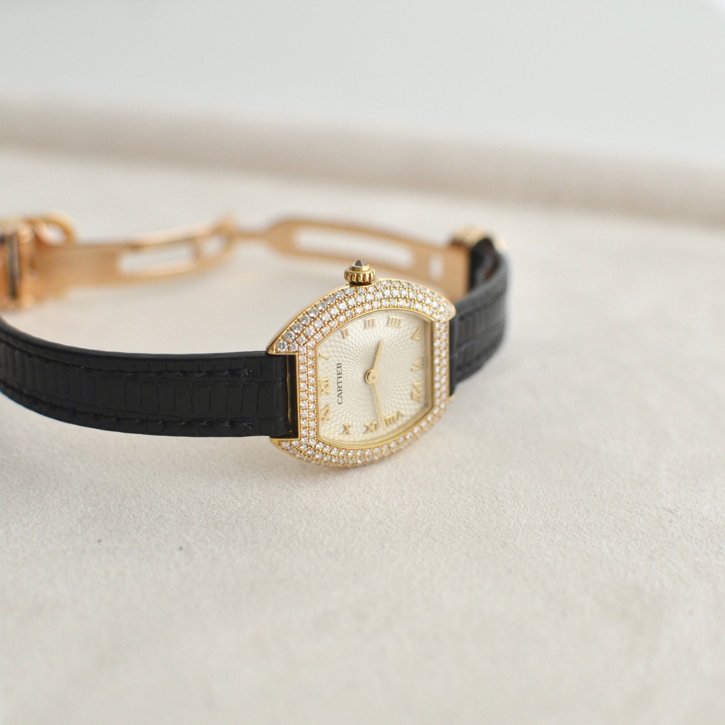 Roxy, Cartier Tonneau Guilloche SM