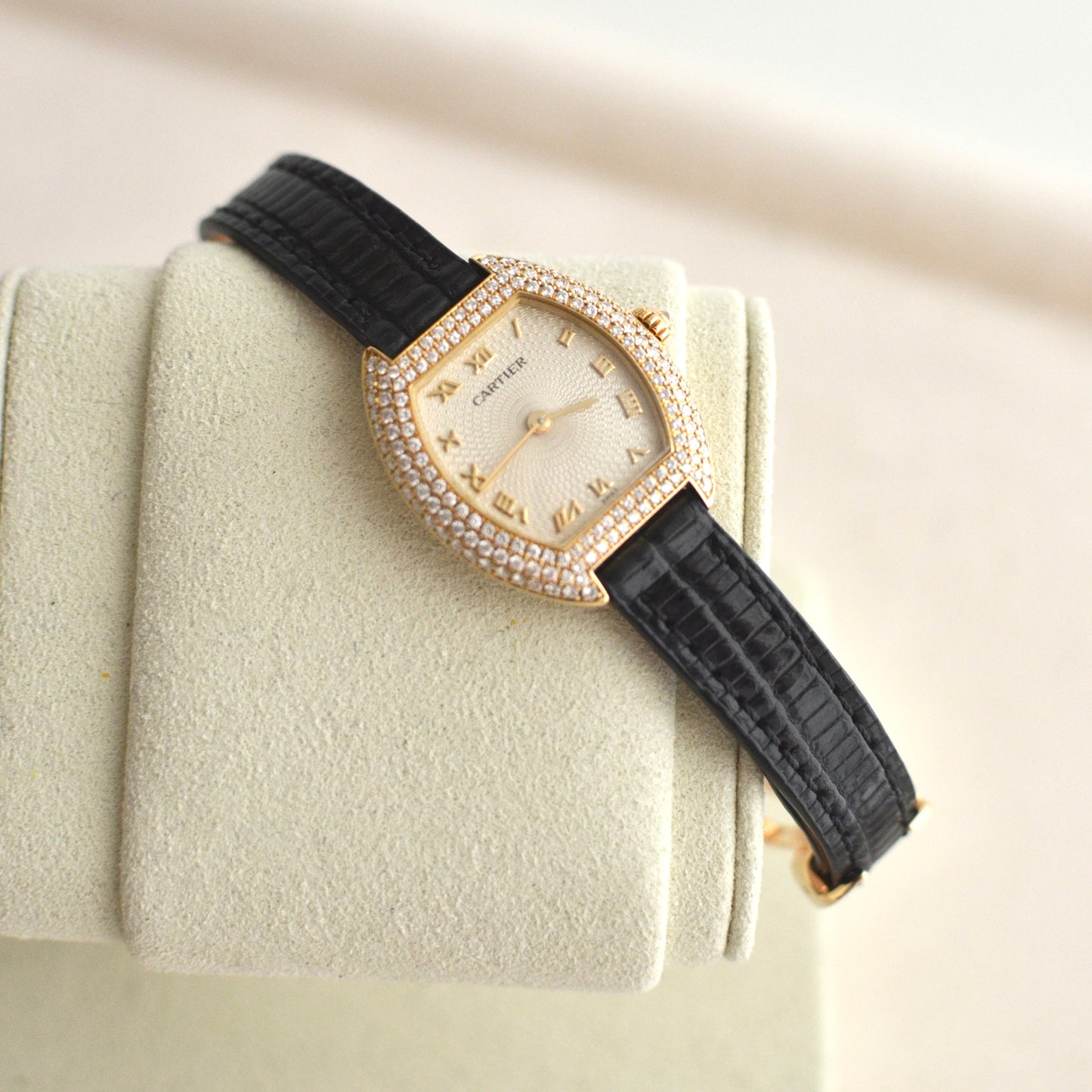 Roxy, Cartier Tonneau Guilloche SM