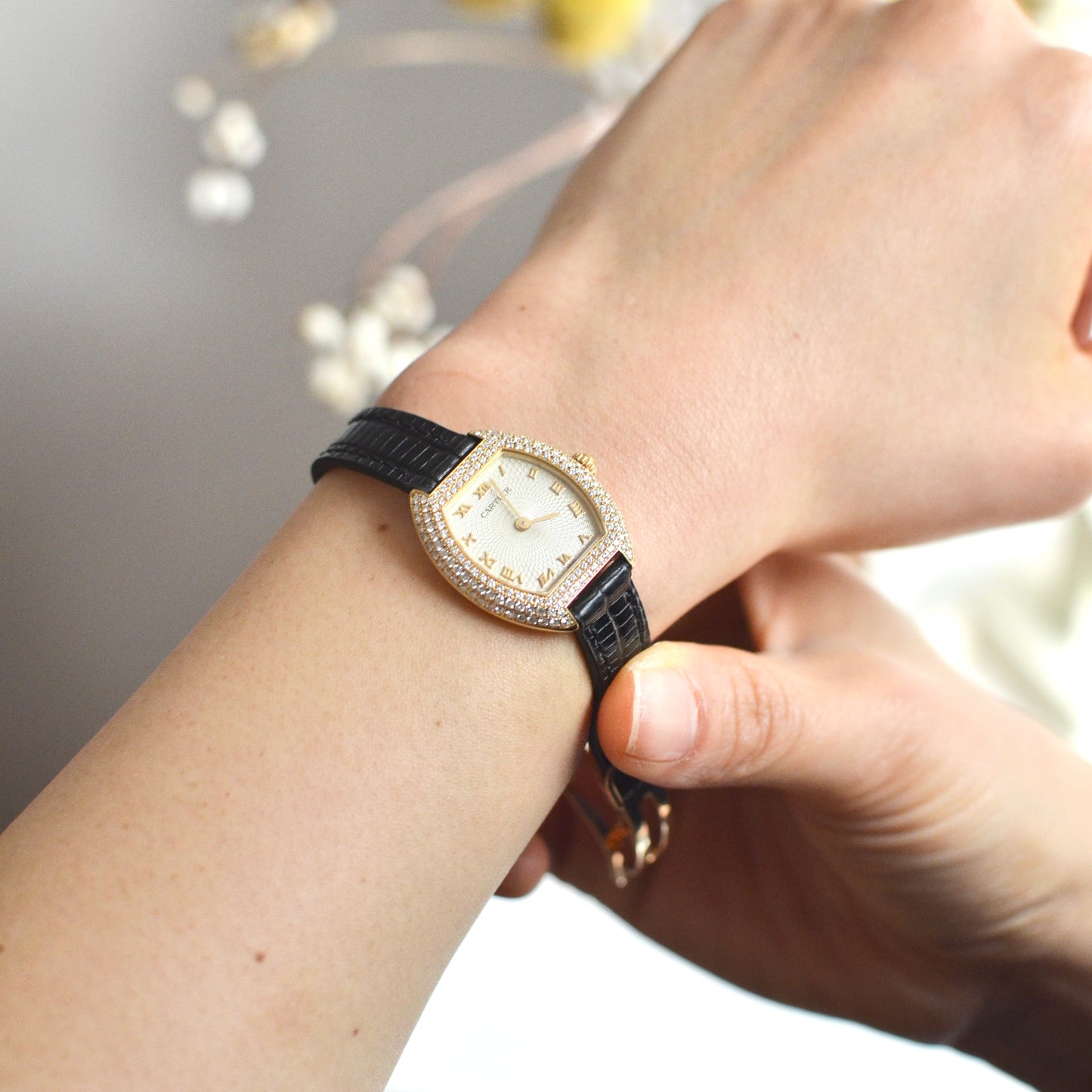 Roxy, Cartier Tonneau Guilloche SM