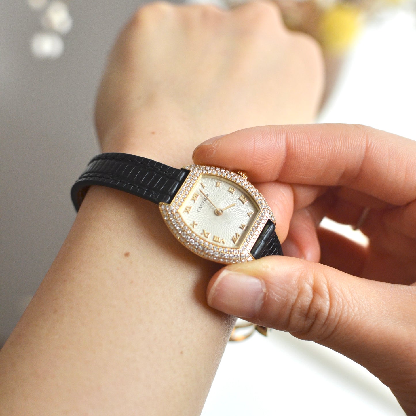 Roxy, Cartier Tonneau Guilloche SM