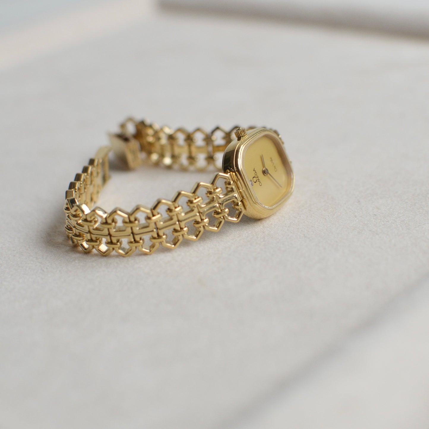 Tissa, Omega Deville