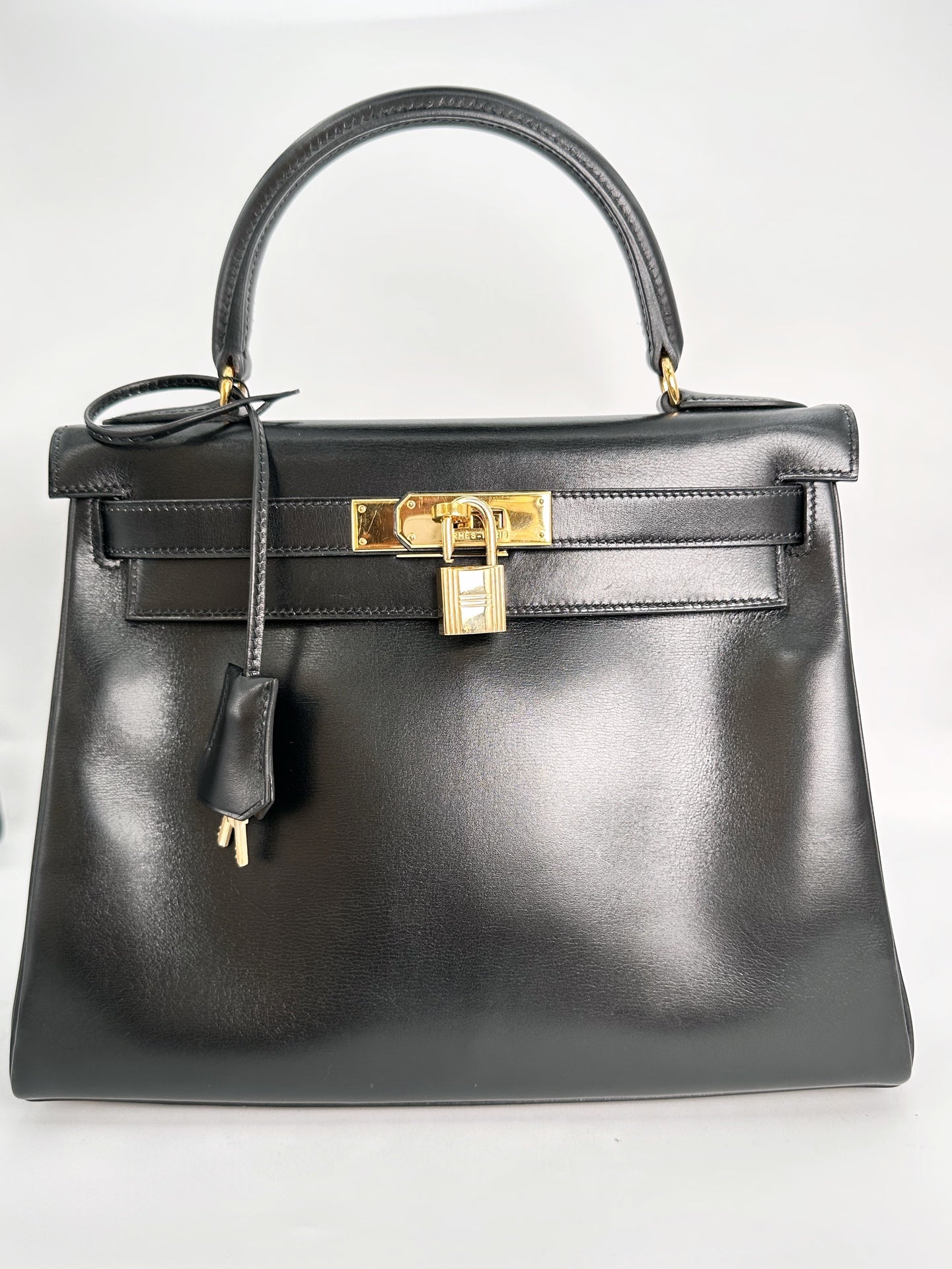 Megan, Vintage Authentic Hermes 🟥C 1999 kelly 28 black box retourne stitching with strap, key, and clochette