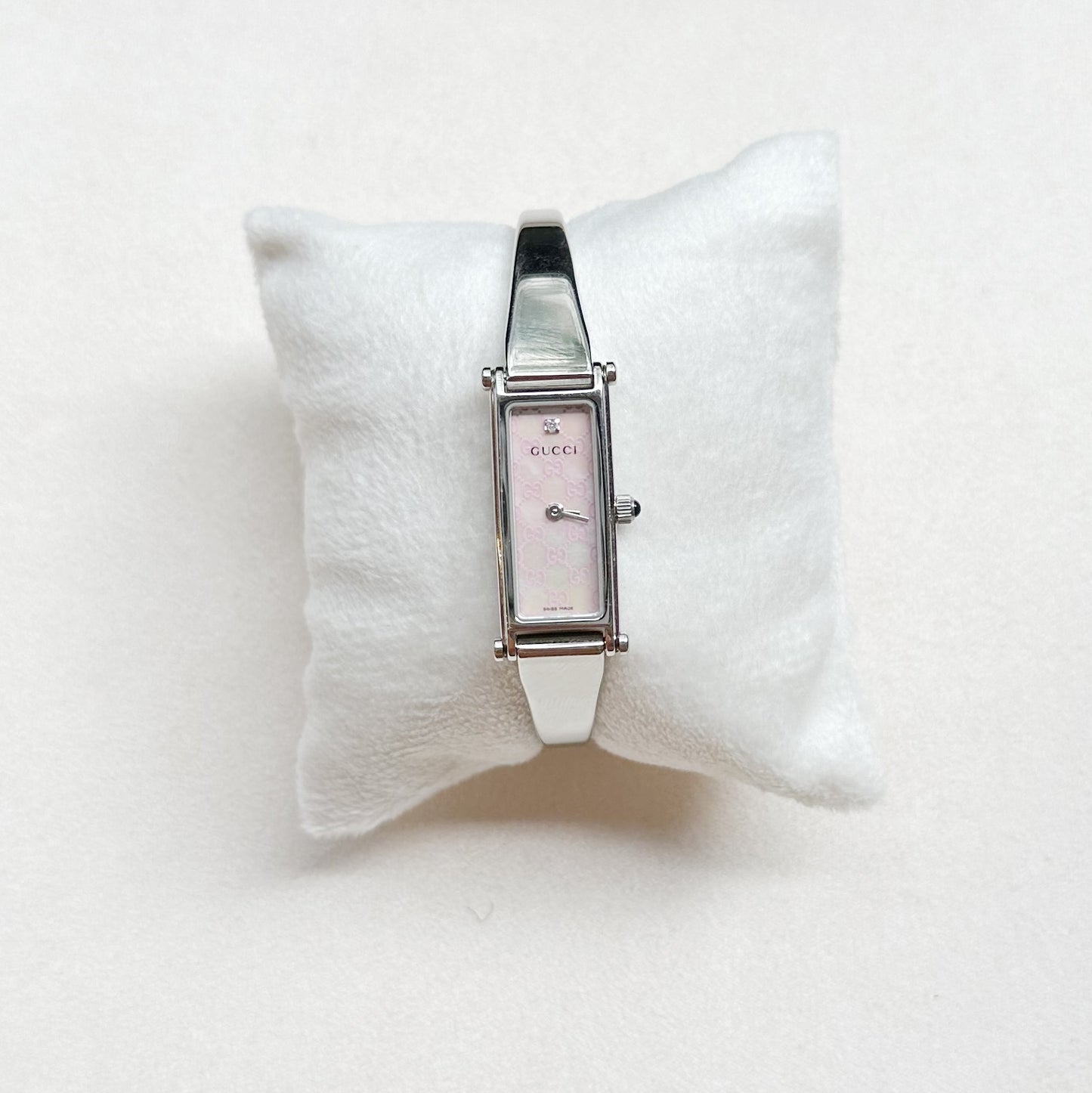 O - GUCCI11 - Gucci Bangle Watch 1500L 14109093 SS QZ Pink MOP Gucci Monogram