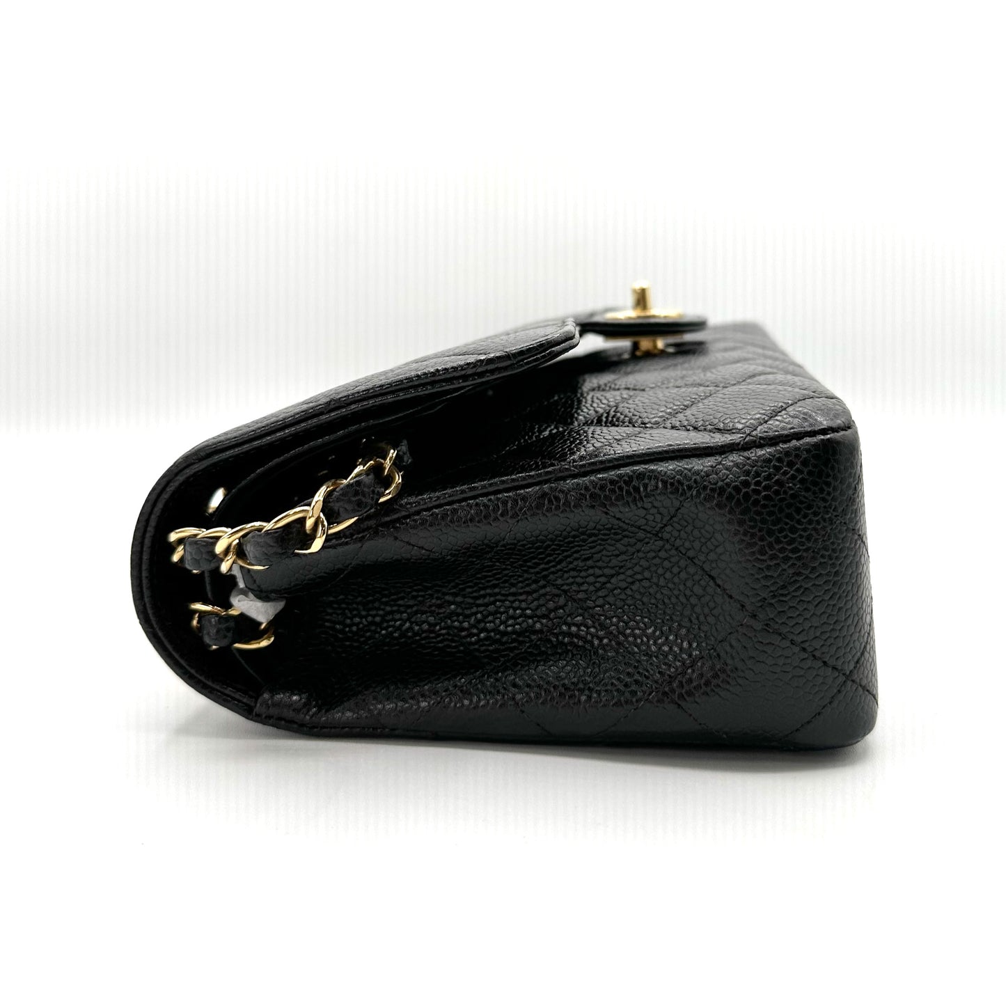 Laurel, 7 series medium classic flap black caviar with seal and card