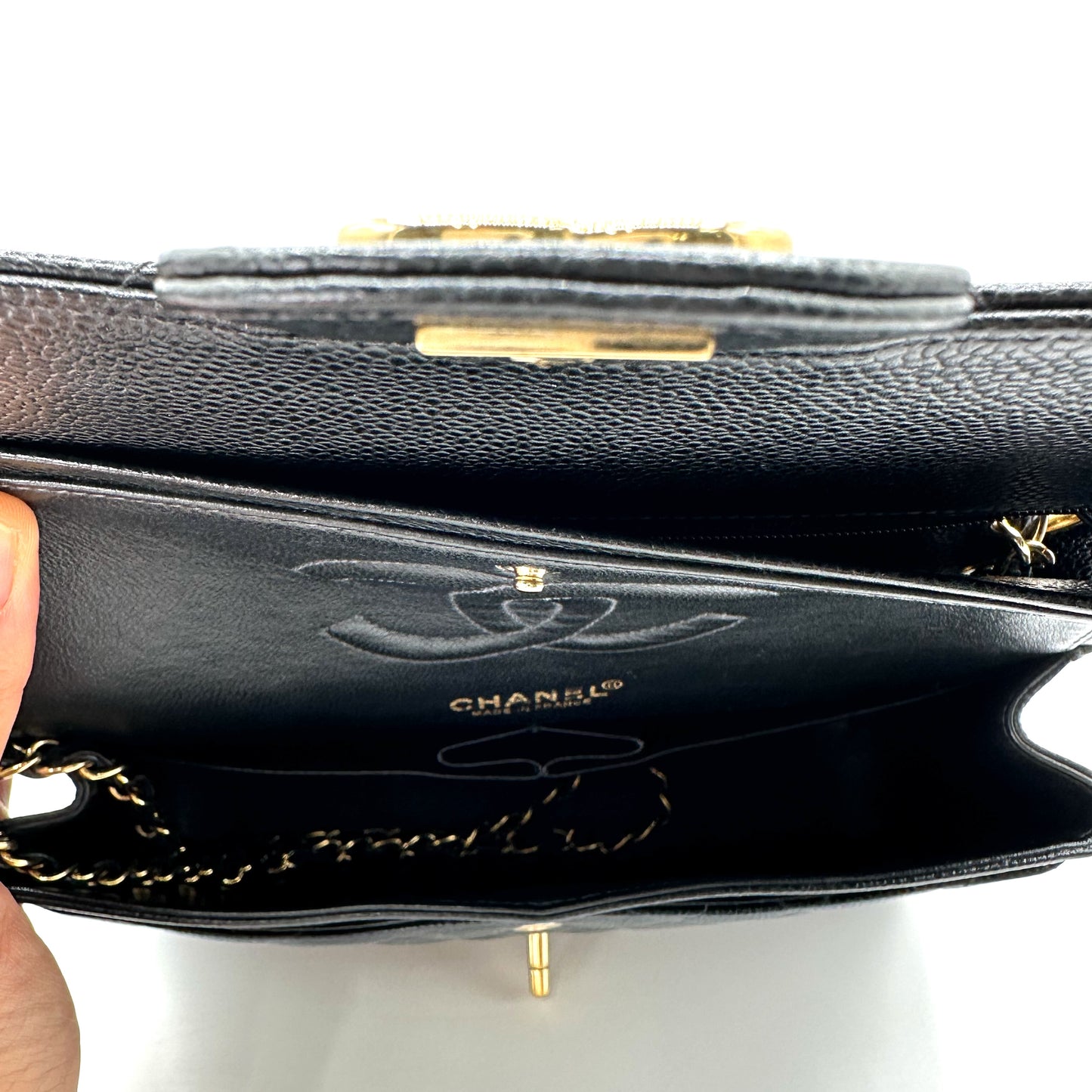 Laurel, 7 series medium classic flap black caviar with seal and card