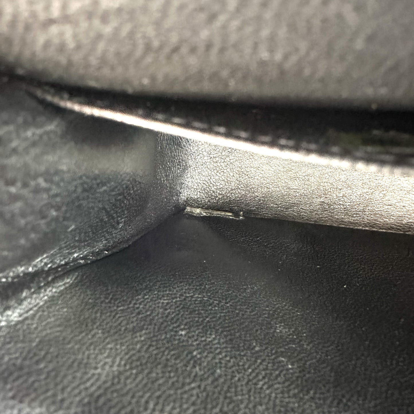 Laurel, 7 series medium classic flap black caviar with seal and card