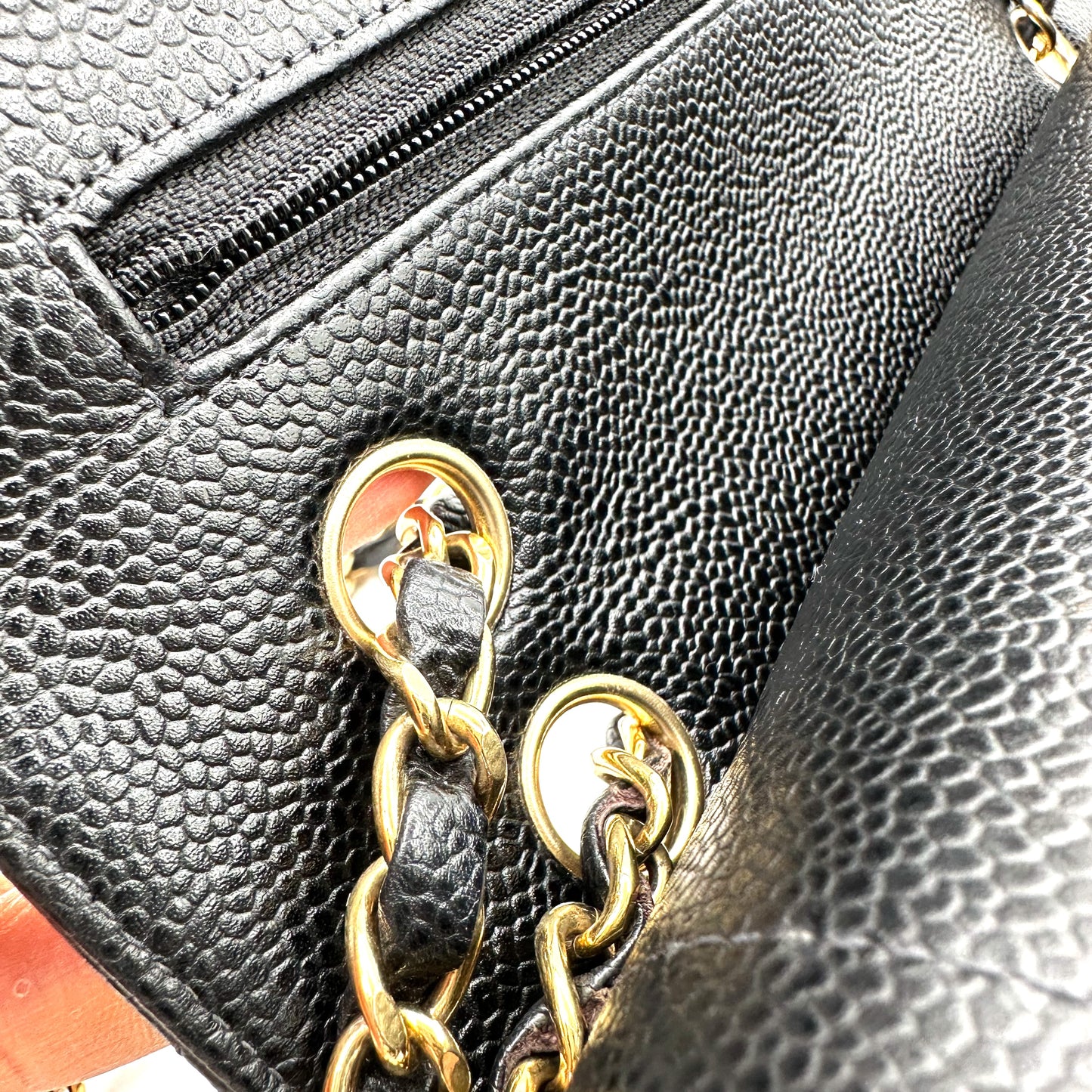 Laurel, 7 series medium classic flap black caviar with seal and card