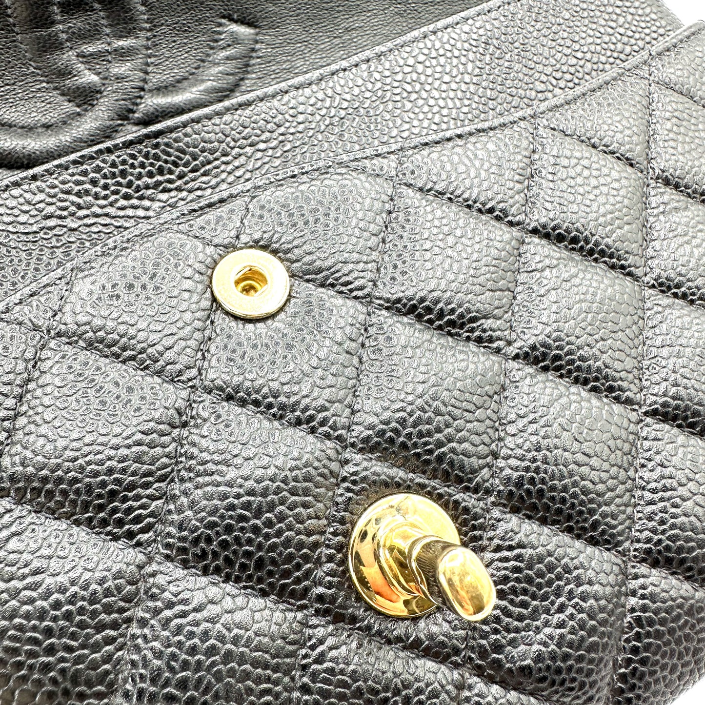 Laurel, 7 series medium classic flap black caviar with seal and card