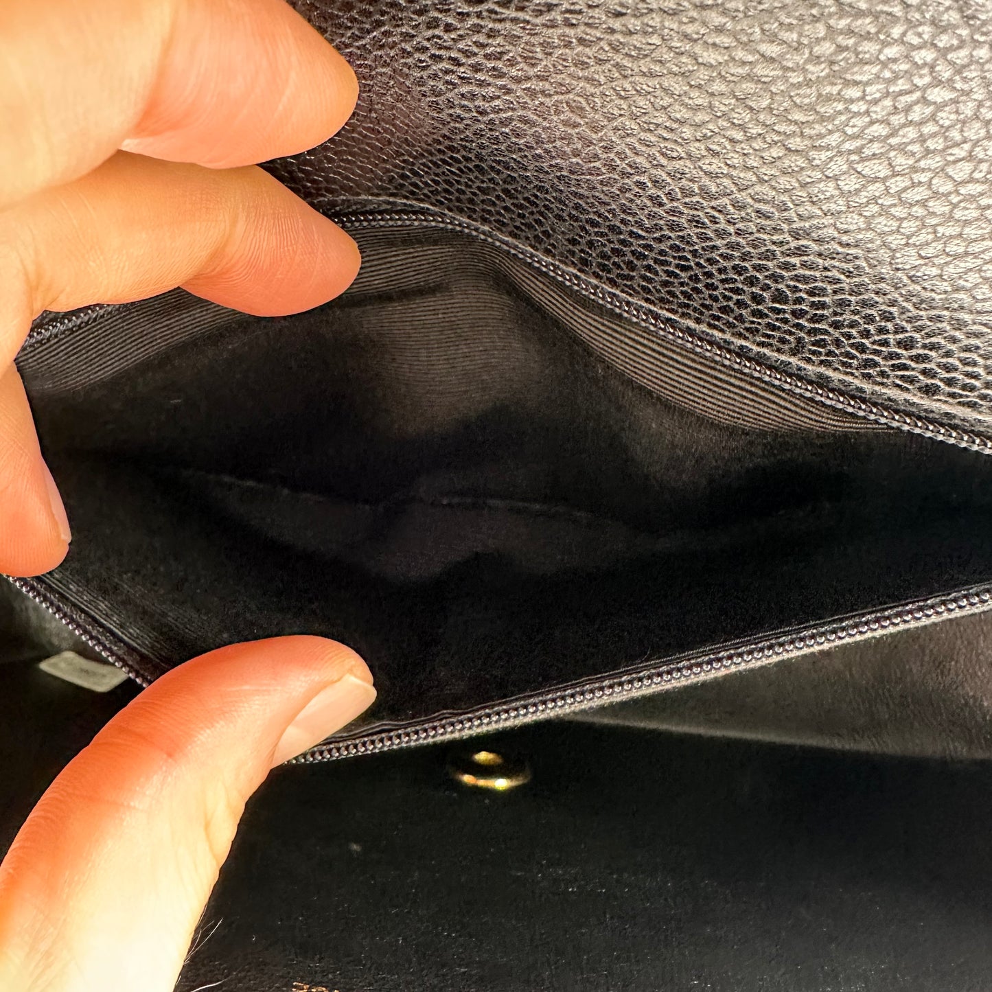 Abunda, 3 Series Medium Diana Black caviar with seal only