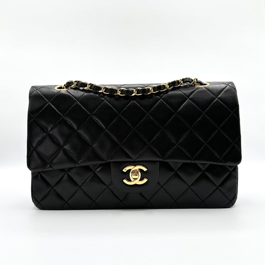 Wander, 1 Series Medium Classic Flap Black Lambskin with seal and card