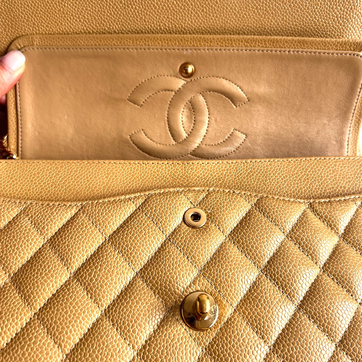 Annalise, 8 series medium classic flap beige caviar with seal and card