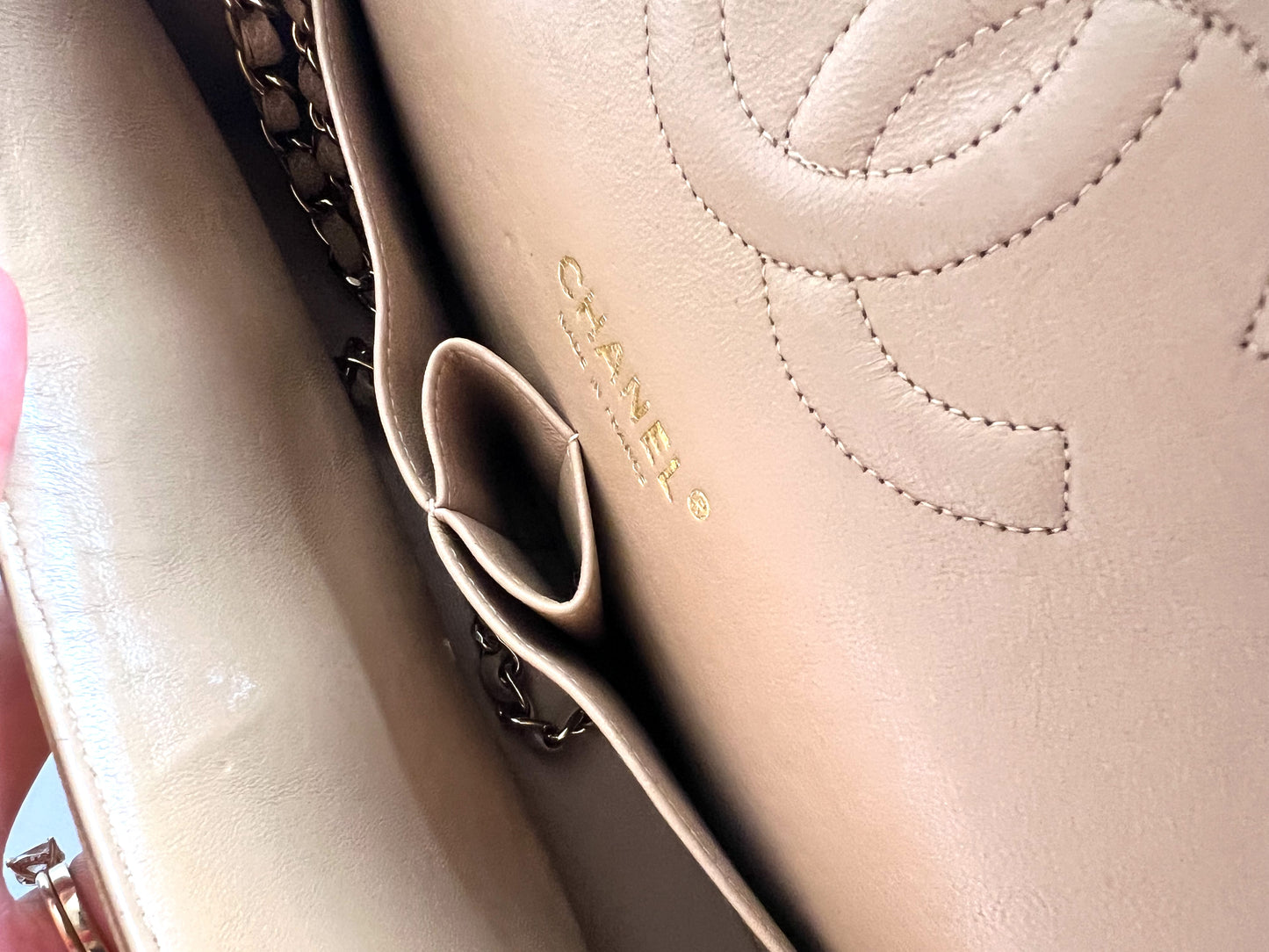 Annalise, 8 series medium classic flap beige caviar with seal and card