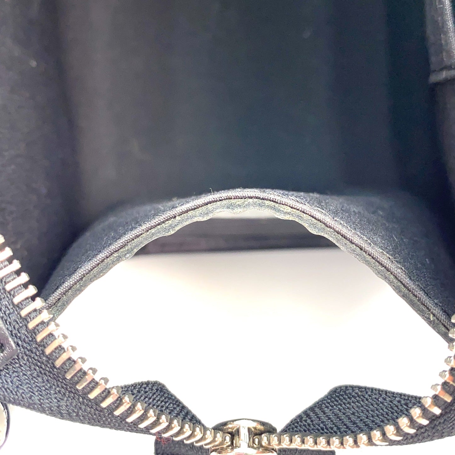 LVEMADPM, LV Epi Madeleine PM Noir