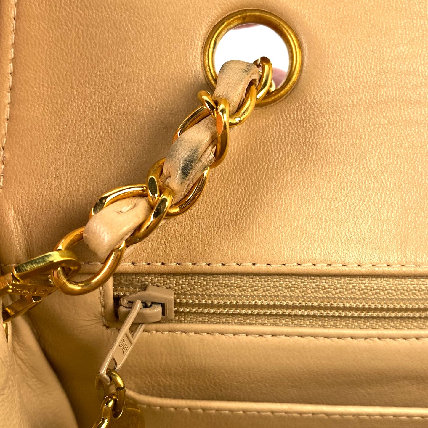 Freesia, 3 Series Small Diana Beige Lambkskin with seal and card