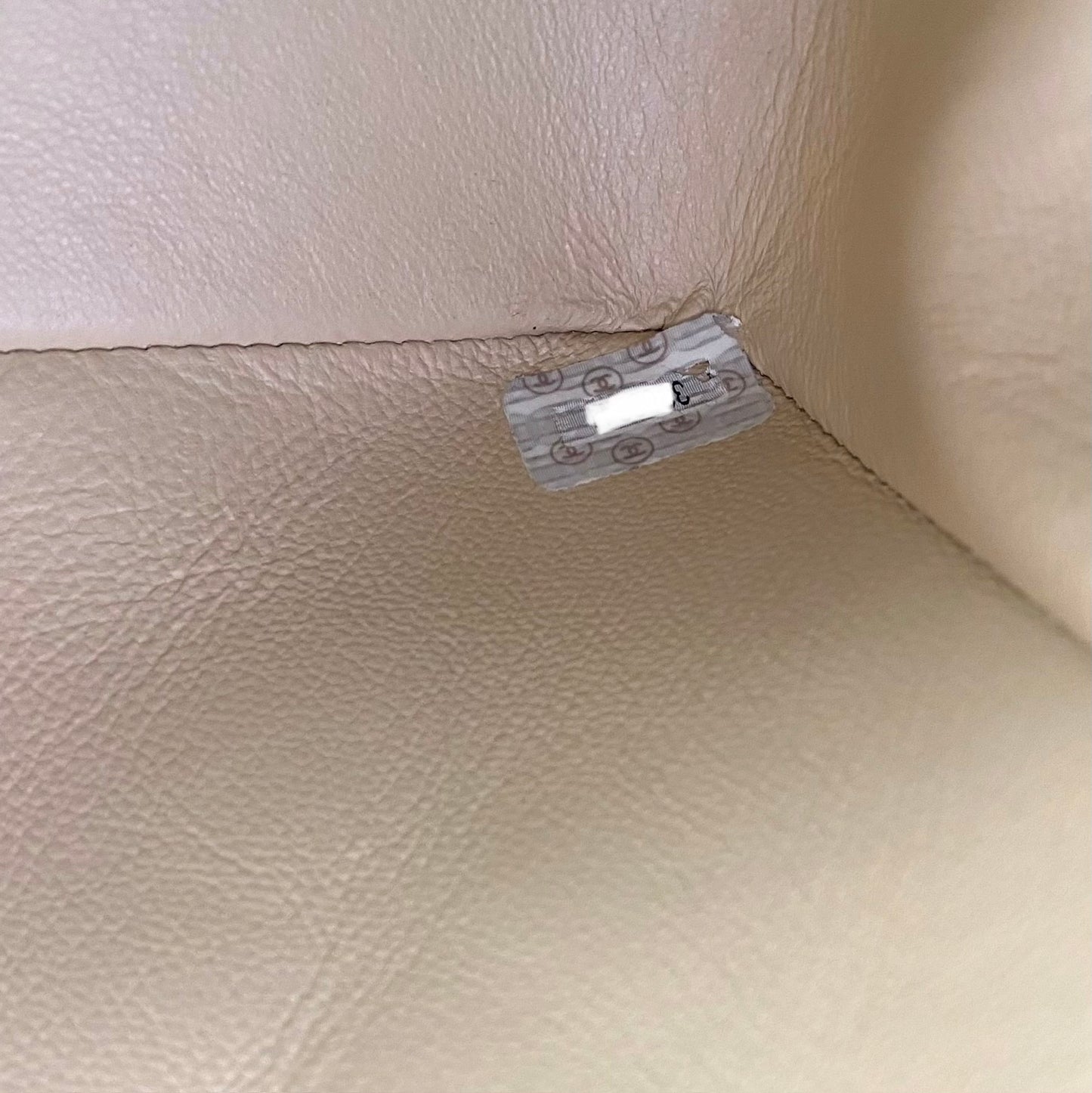 Freesia, 3 Series Small Diana Beige Lambkskin with seal and card