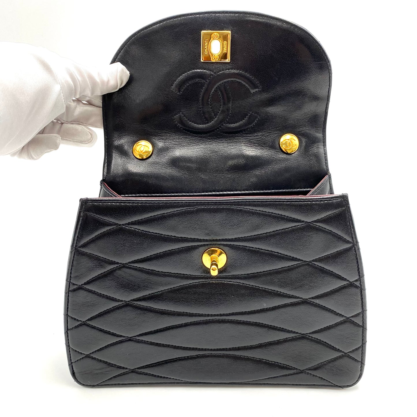 [SPRING SALE] Cortez, 1 series horizontal wave stitch trapezoid black lambskin with seal