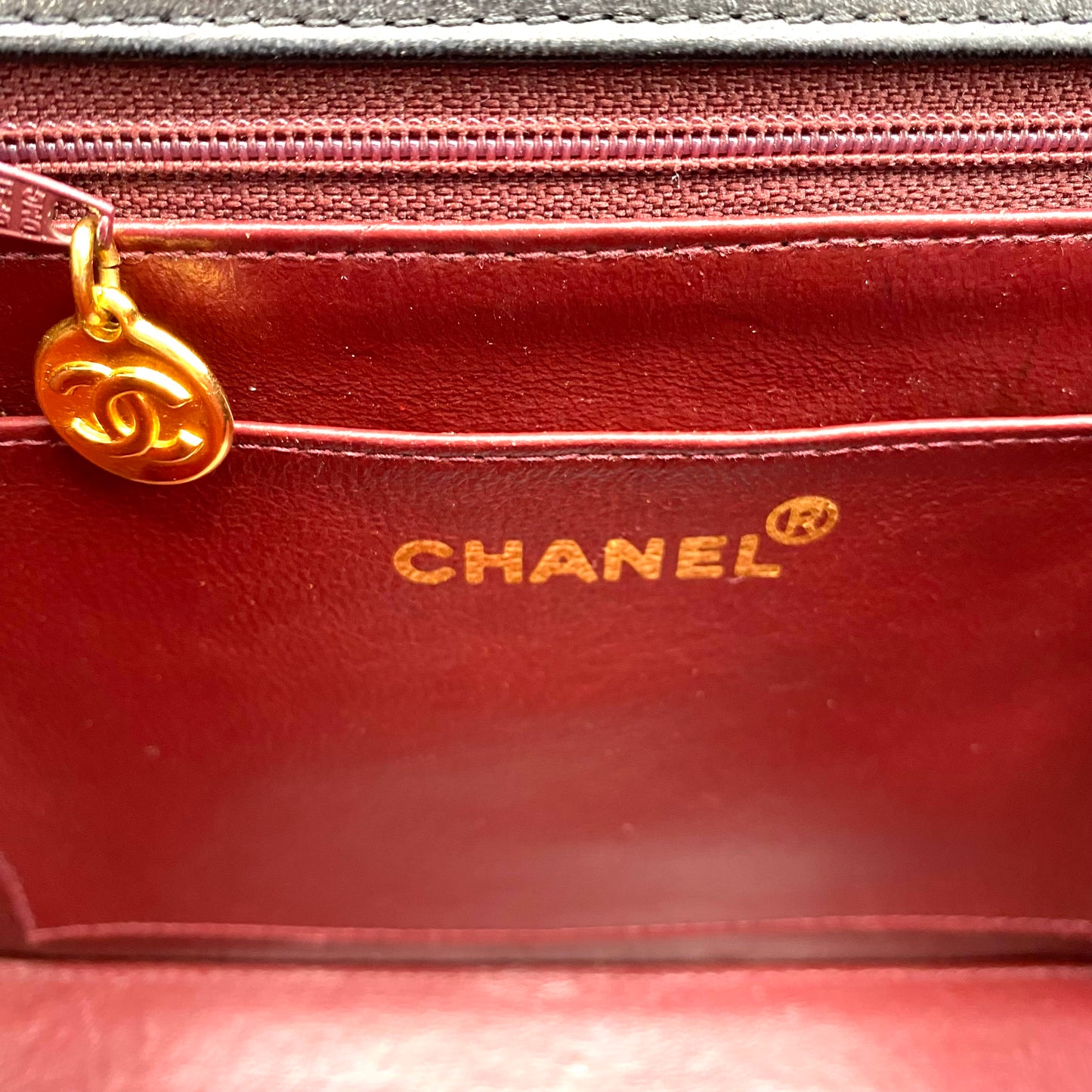 [SPRING SALE] Cortez, 1 series horizontal wave stitch trapezoid black lambskin with seal