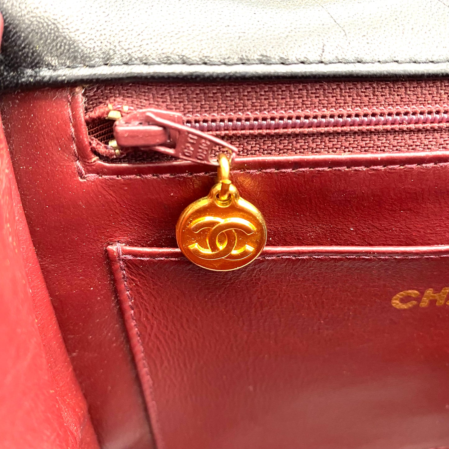 [SPRING SALE] Cortez, 1 series horizontal wave stitch trapezoid black lambskin with seal