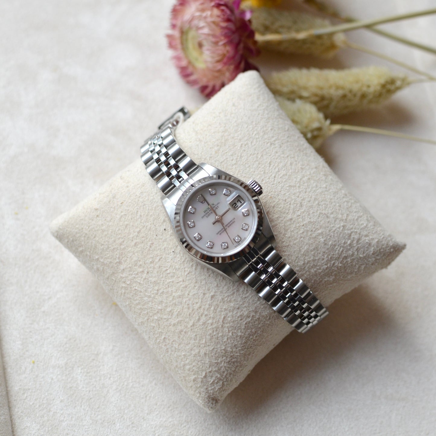 Vintage Rolex Datejust in 26cm with Mother-of-Pearl Diamond Dial with box and papers from 2003