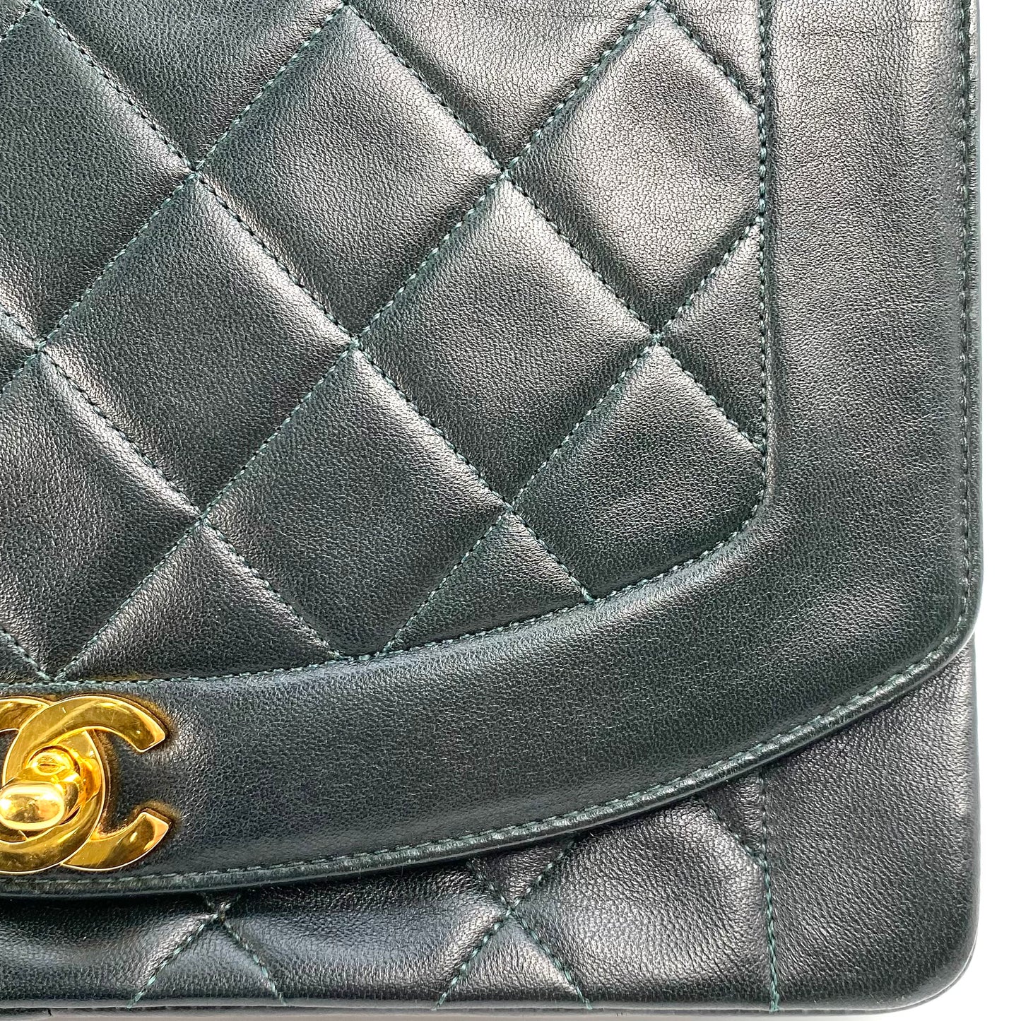 Hoult, 1 Series Medium Diana Dark Green Lambskin with seal and card