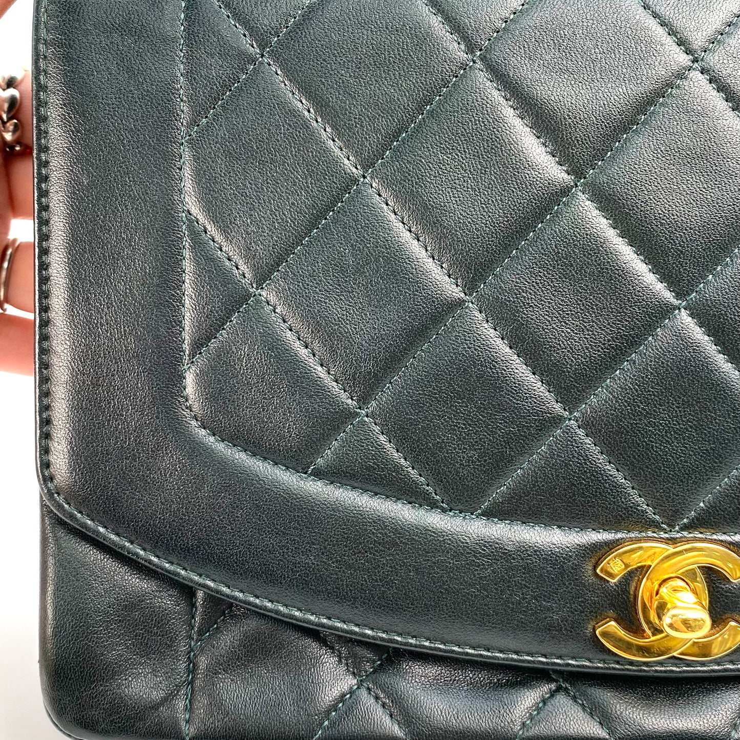 Hoult, 1 Series Medium Diana Dark Green Lambskin with seal and card