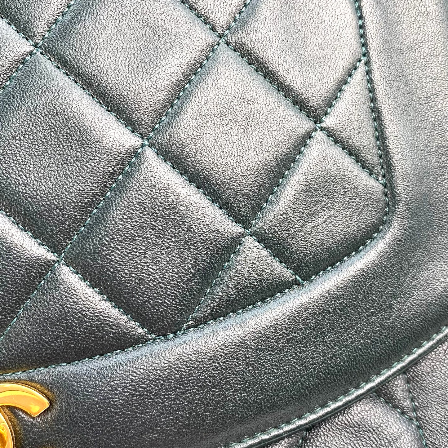 Hoult, 1 Series Medium Diana Dark Green Lambskin with seal and card