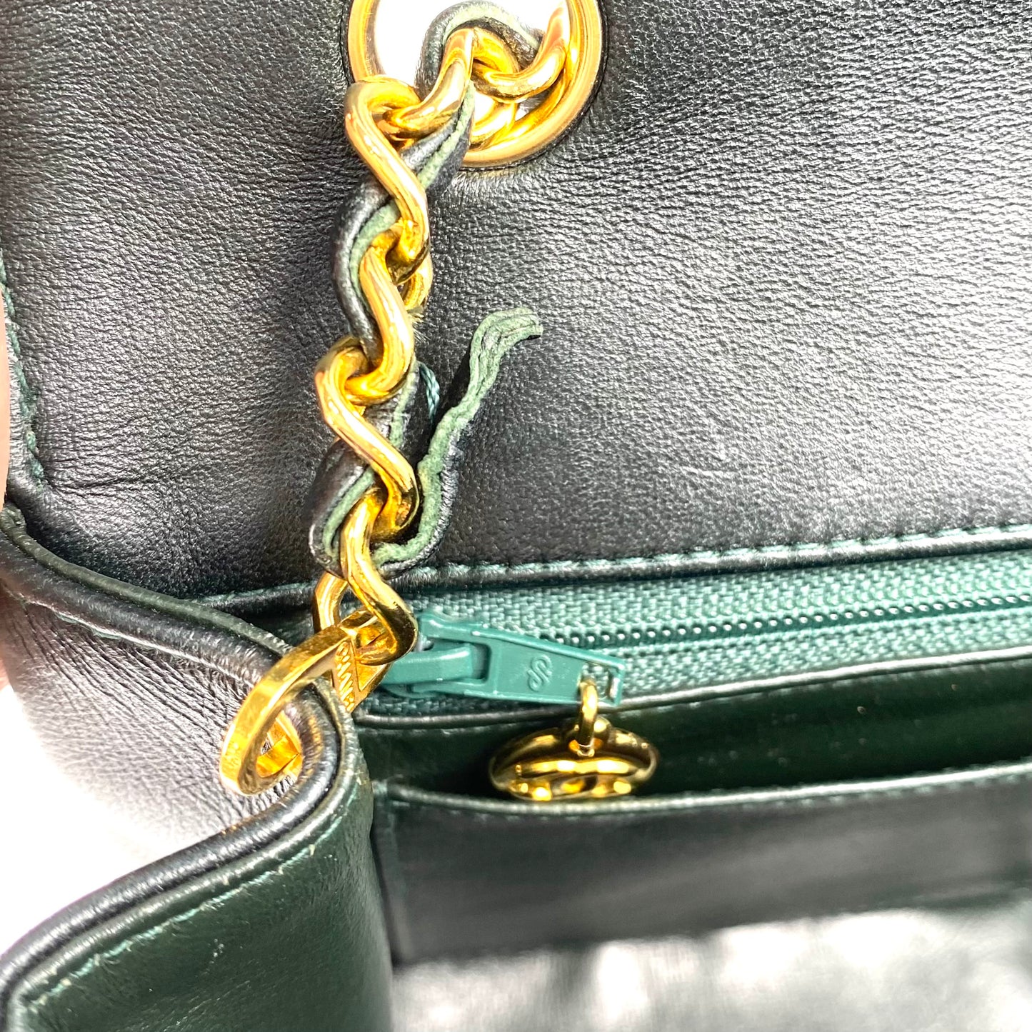 Hoult, 1 Series Medium Diana Dark Green Lambskin with seal and card