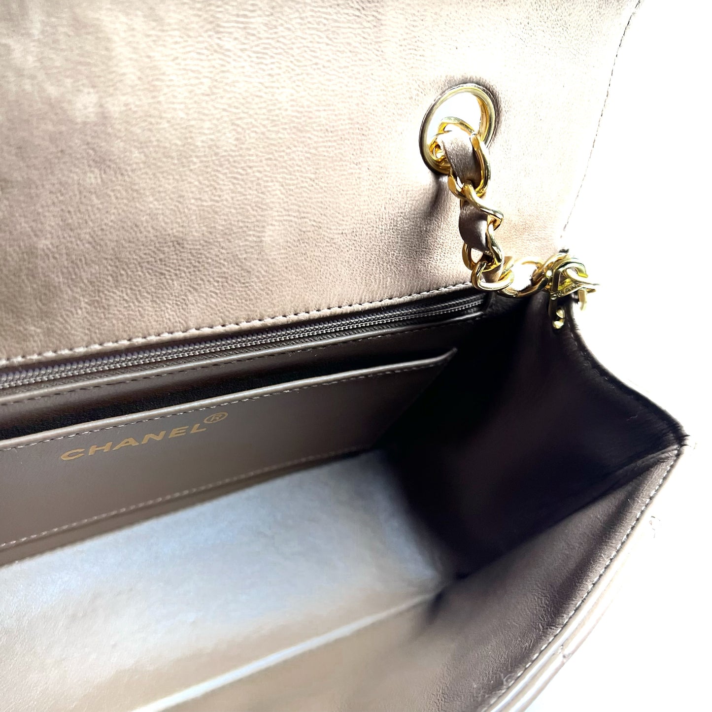 Ruth, 2 Series Small Diana Taupe with seal and card