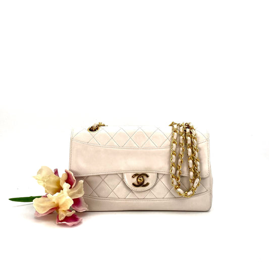 Aresta, 1 Series White Lambskin "Horizon" flap with matching wallet seal and card