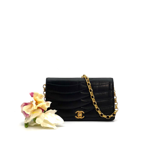 Noviq, 2 Series Bijou Chain Black Lambskin with seal and card
