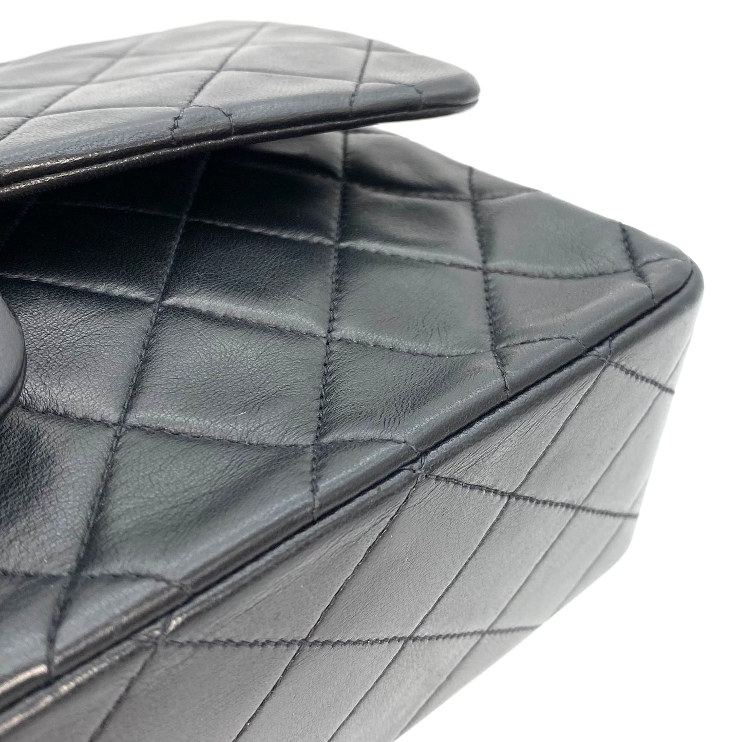 Nixi, 2 Series Classic Flap 25 Black Lambskin with seal and card