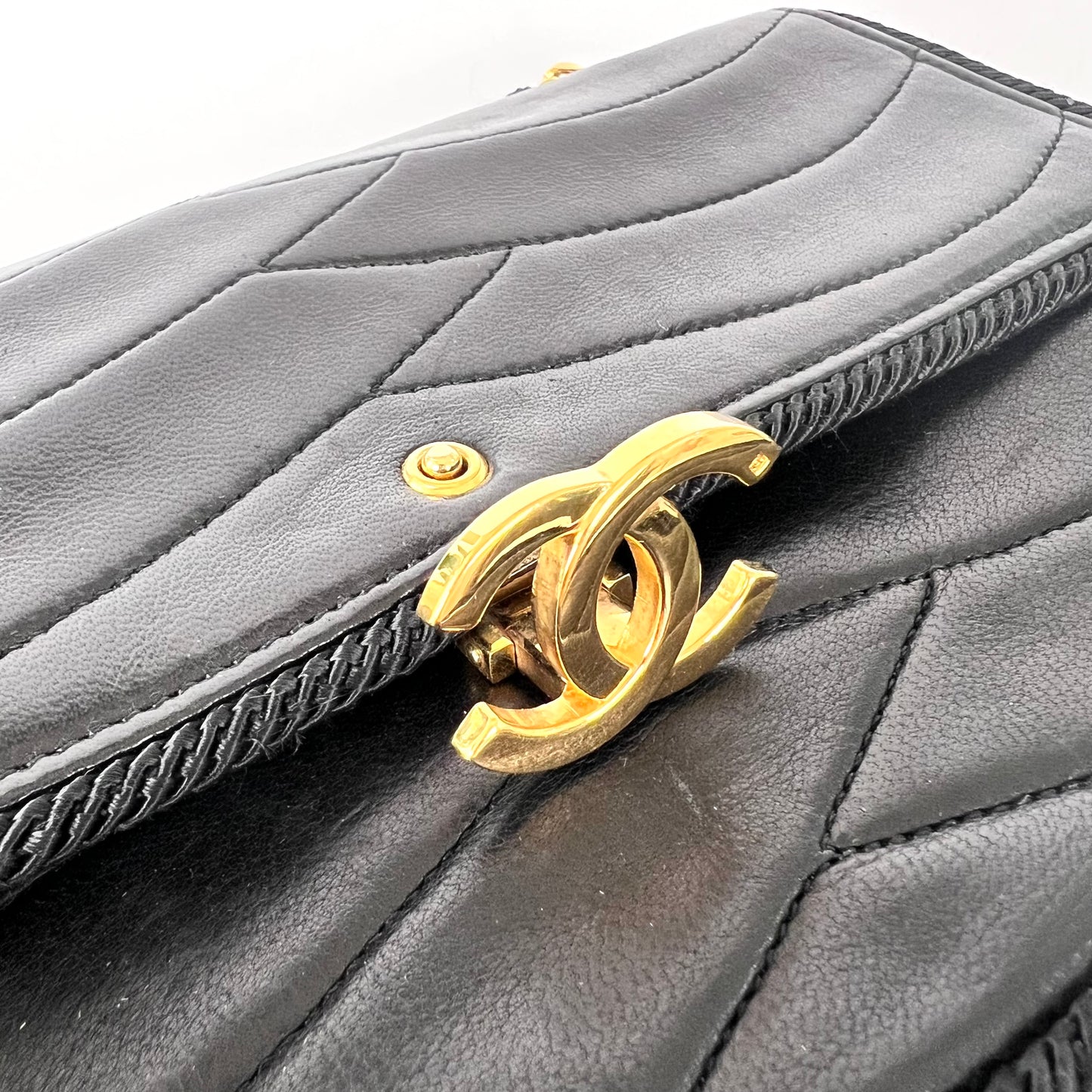 Taha, 0 Series Wave stitch black lambskin rope single flap with seal only