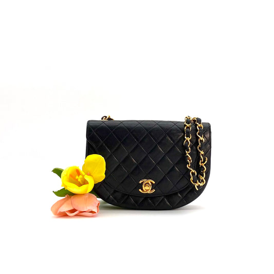 Veza, 0 Series Semi Circle Flap Black Lambskin with seal only