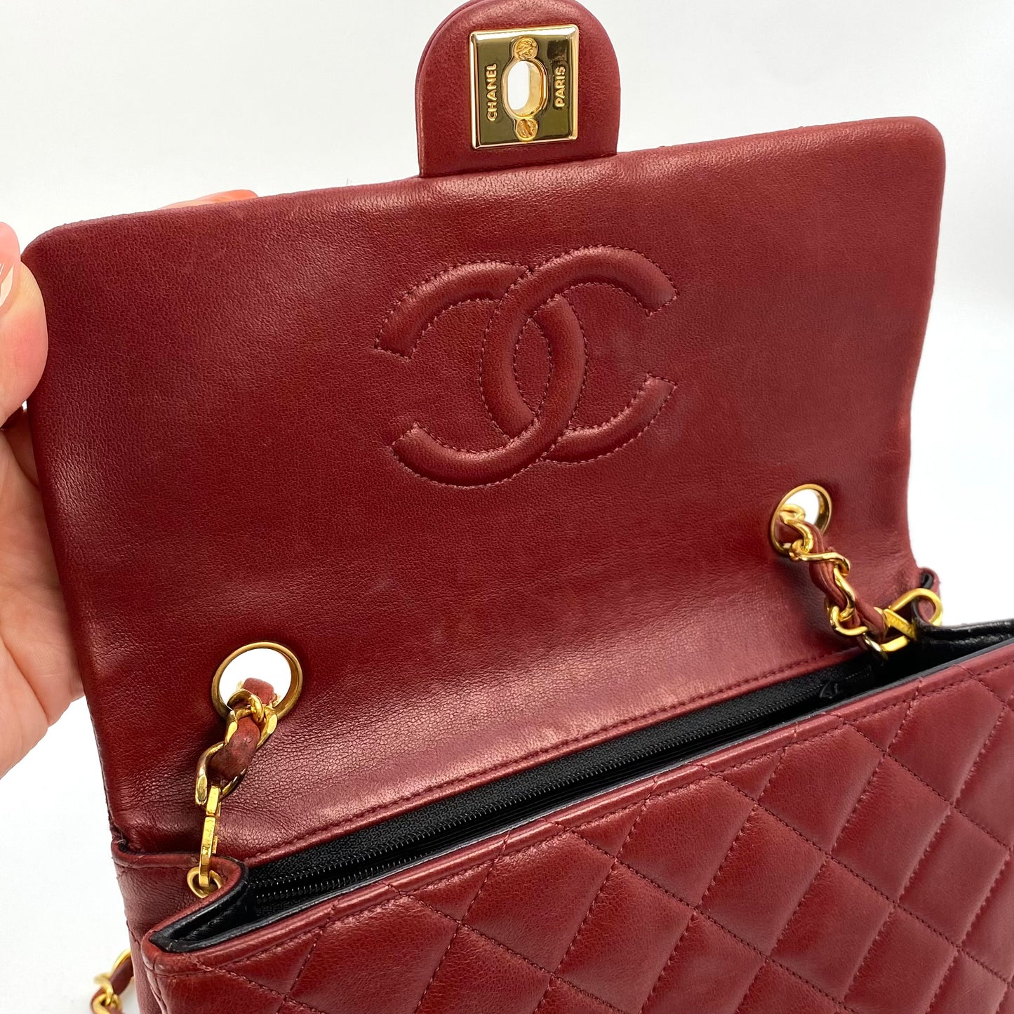 Kevin, 1 Series Square 20 Red Lambskin with seal and card