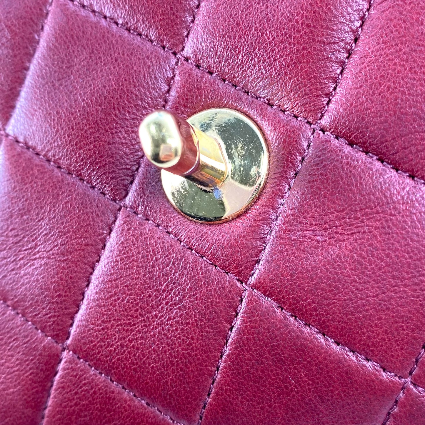 Kevin, 1 Series Square 20 Red Lambskin with seal and card