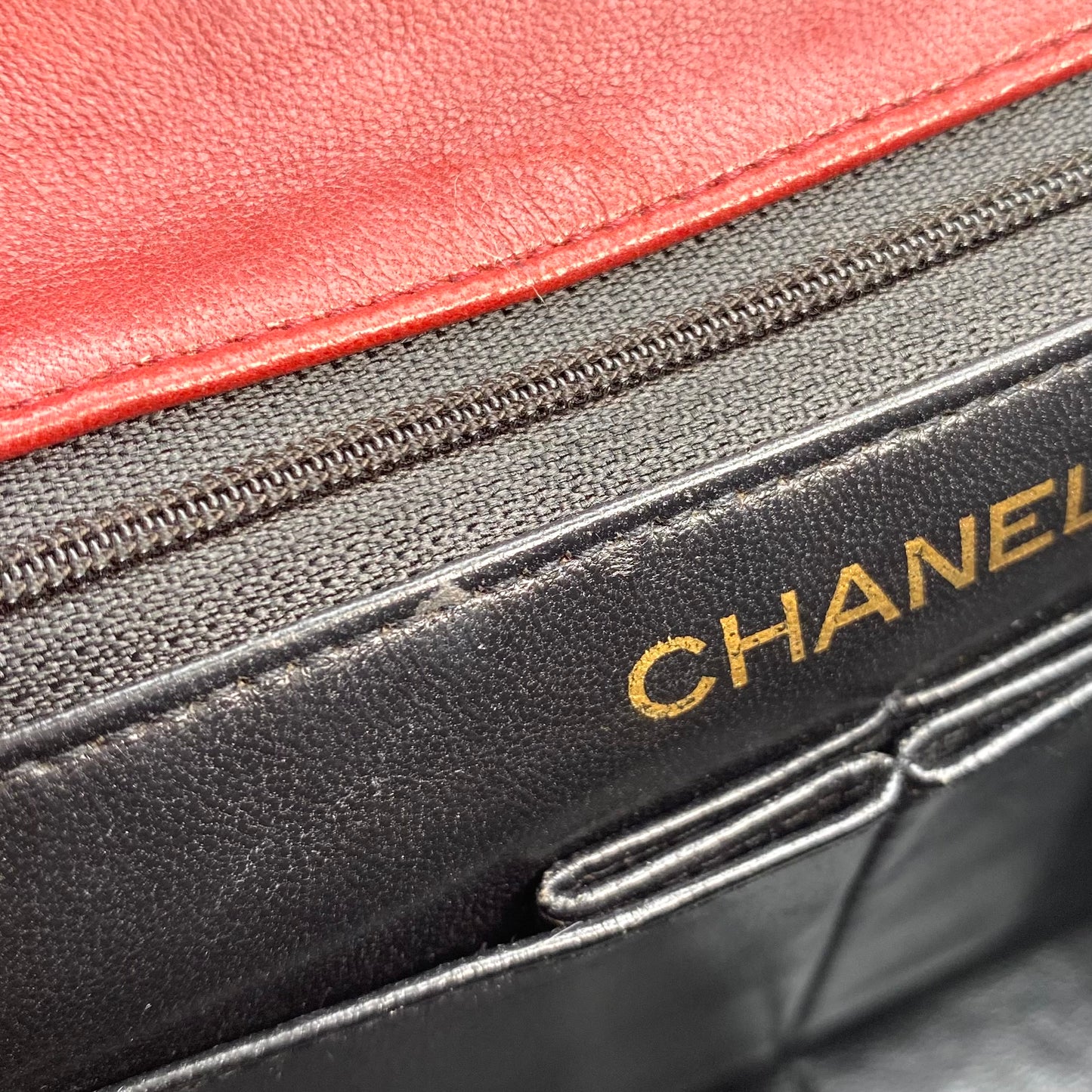 Kevin, 1 Series Square 20 Red Lambskin with seal and card