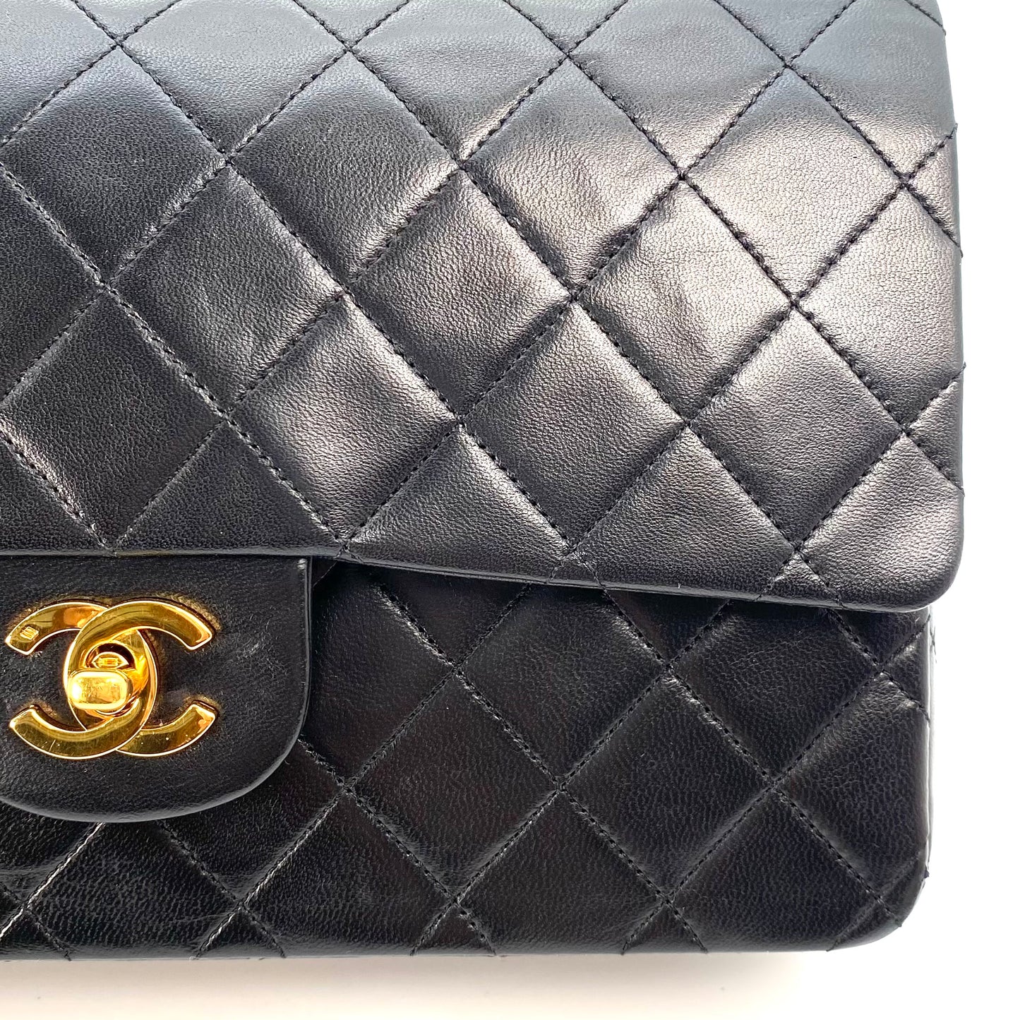 Minato, 1 Series Medium Classic Flap Black Lambskin with seal and card