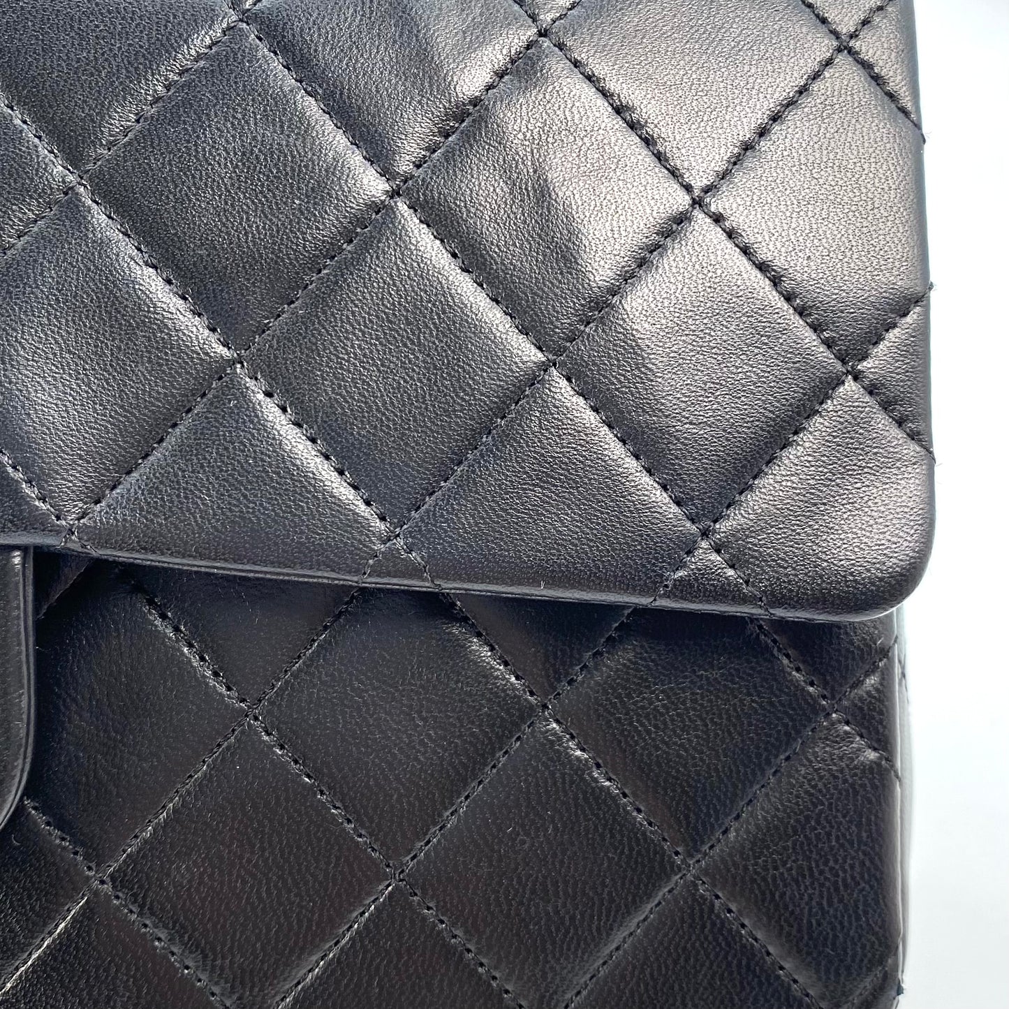 Minato, 1 Series Medium Classic Flap Black Lambskin with seal and card