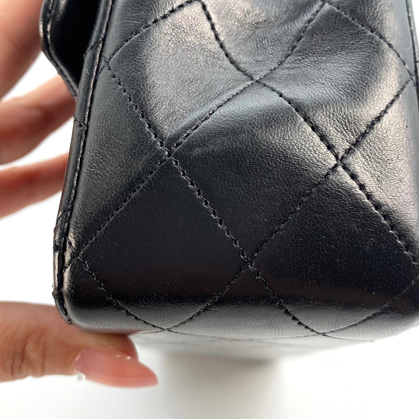 Minato, 1 Series Medium Classic Flap Black Lambskin with seal and card