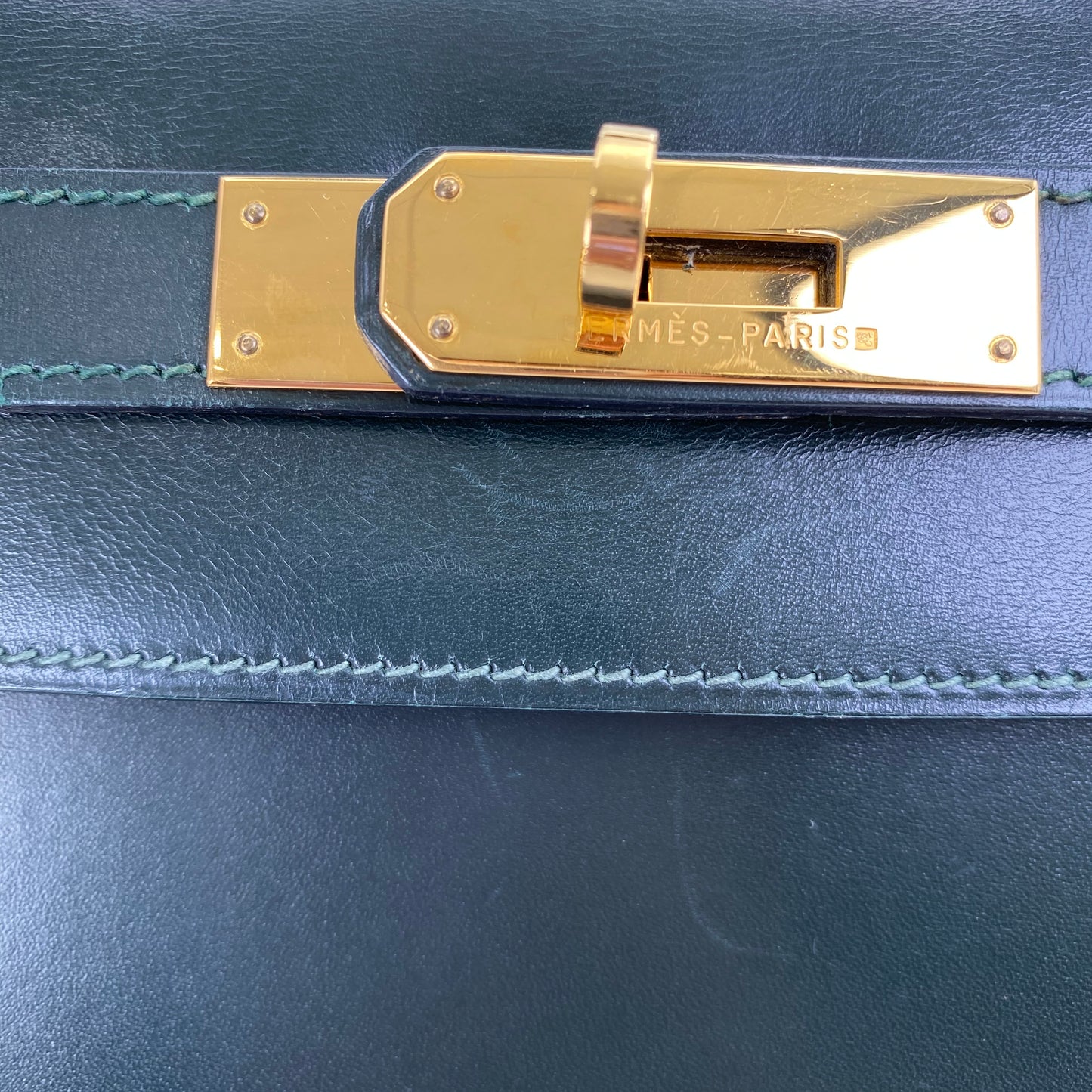 Clea, 1992 Kelly 32 Sellier Vert Box Gold Hardware with stamp OV