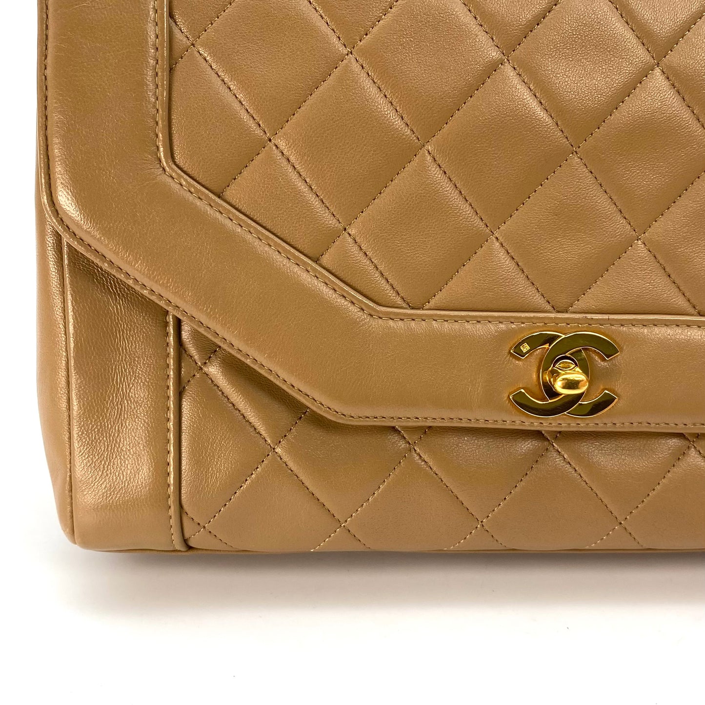 Lucius, 1 Series Tab Border Dark Beige Lambskin Flap with seal and card