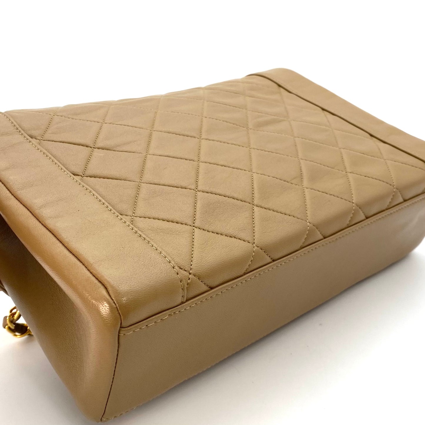 Lucius, 1 Series Tab Border Dark Beige Lambskin Flap with seal and card