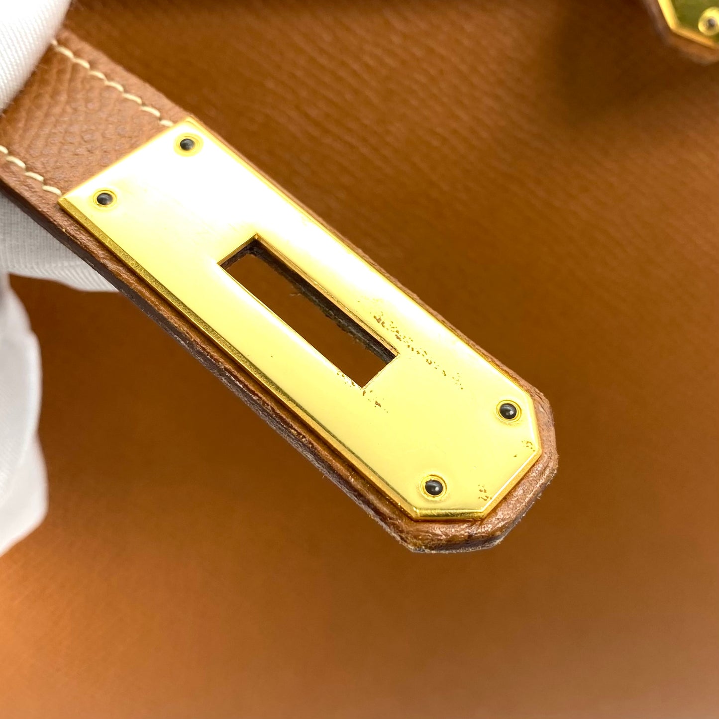 Attila, 1992 Kelly 32 Sellier Gold Courchevel with stamp 〇V