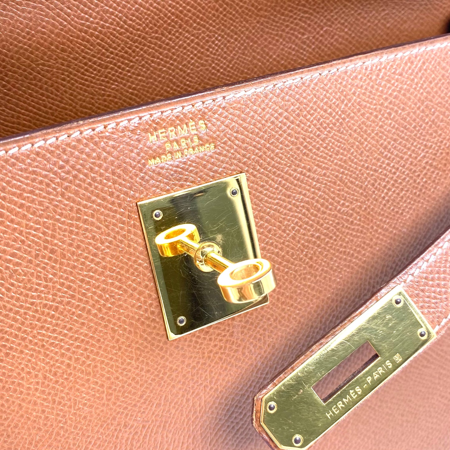 Attila, 1992 Kelly 32 Sellier Gold Courchevel with stamp 〇V