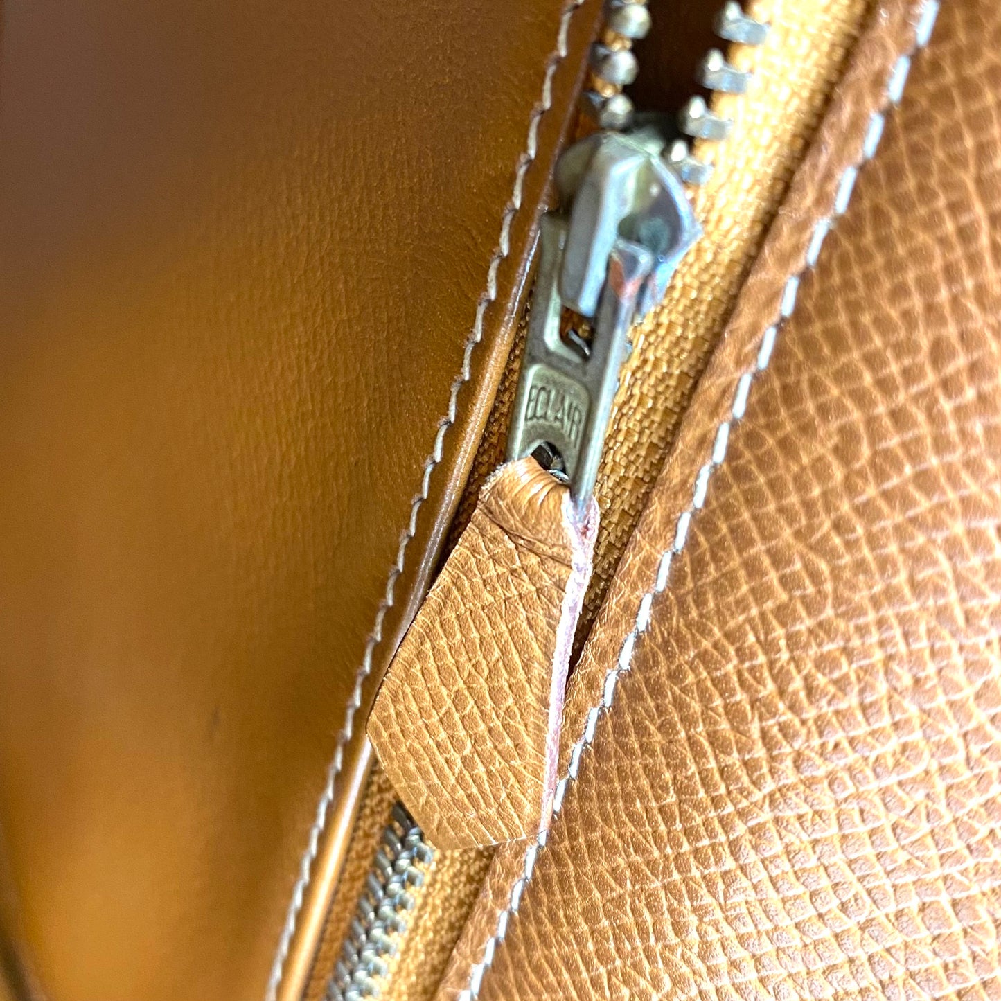 Attila, 1992 Kelly 32 Sellier Gold Courchevel with stamp 〇V