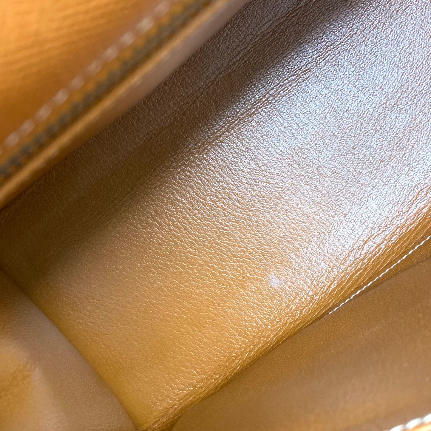 Attila, 1992 Kelly 32 Sellier Gold Courchevel with stamp 〇V